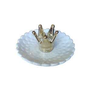 Elegant Gold and White Crown‎ Ring Holder